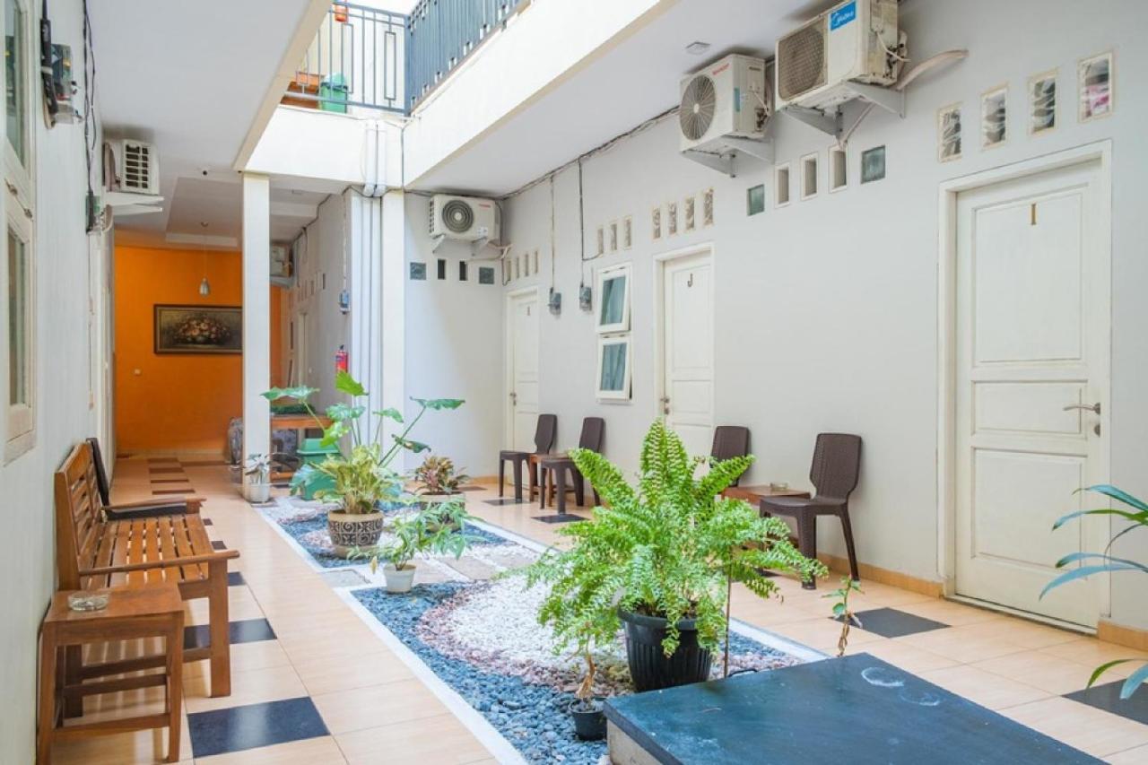 Reddoorz Syariah Near Grand Kota Bintang Hotel Бекаси Екстериор снимка