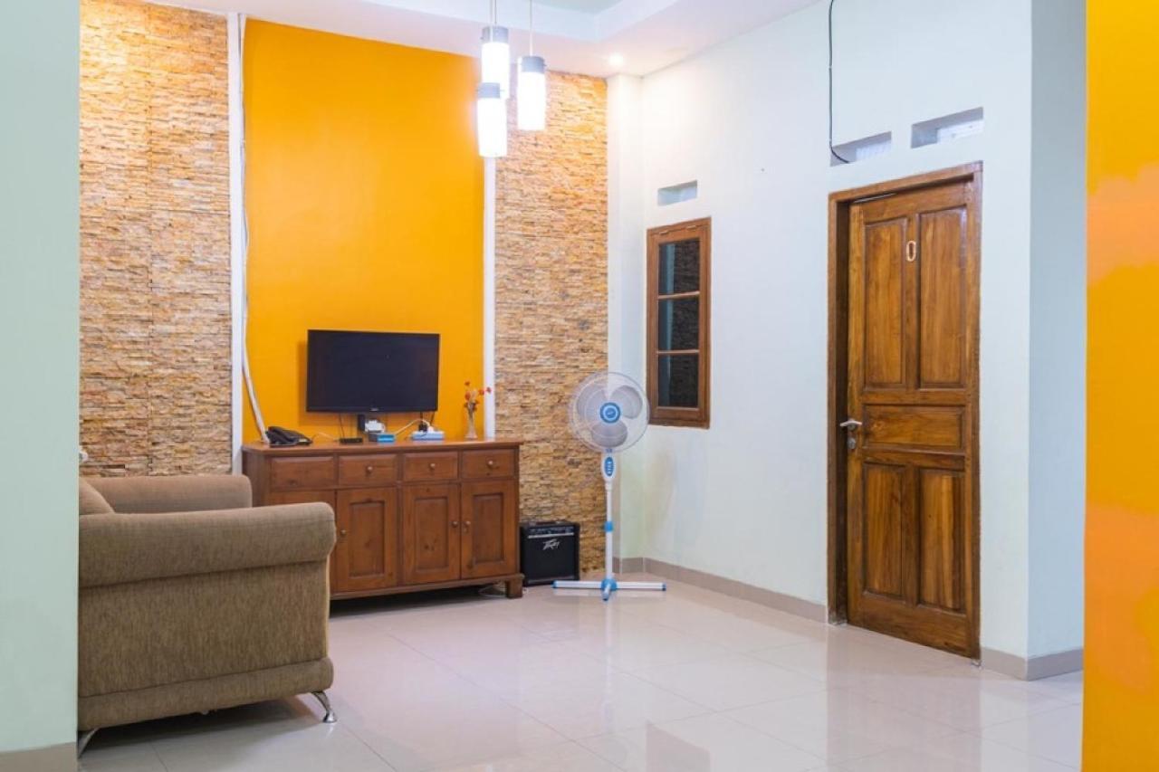 Reddoorz Syariah Near Grand Kota Bintang Hotel Бекаси Екстериор снимка